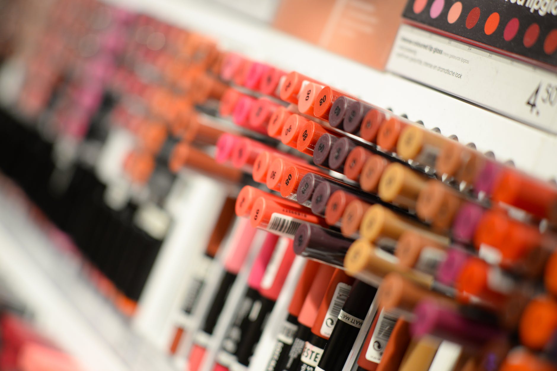 Tips Memulai Bisnis Jualan Lipstik dan Macam-Macam Jenis Produknya